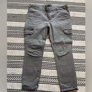Women’s express cargo joggers with stretch!